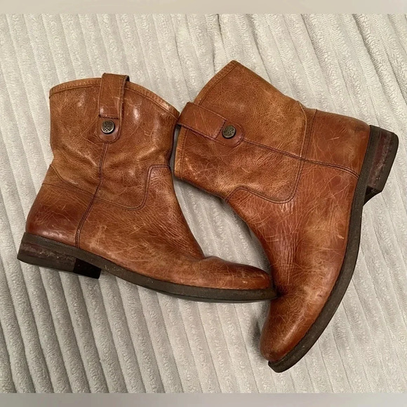 Vince Camuto Payatt   Round Toe Leather  Ankle Boot. Size 7 - Picture 4 of 6